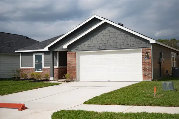 510 Oak Chase Avenue, Dayton, TX 77535