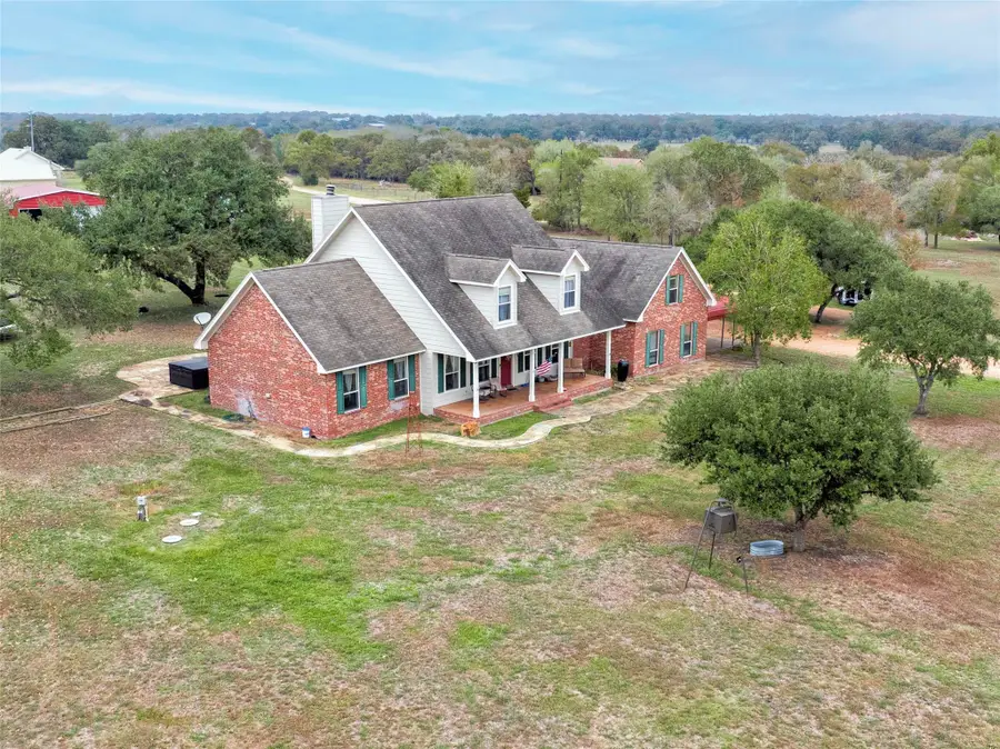 2040 W Guenther Lane, La Grange, TX 78945 - Image #2