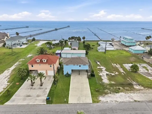 1306 S Magnolia Street, Rockport, TX 78382 - #1