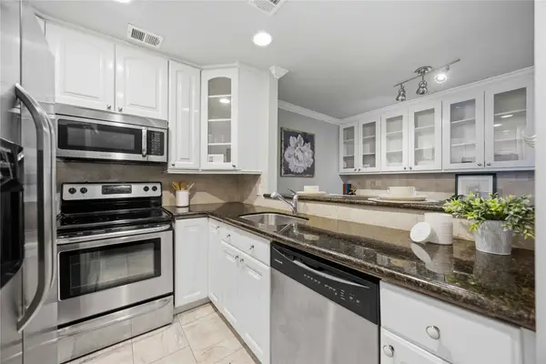 3600 Montrose Boulevard #304, Houston, TX 77006