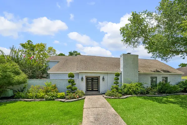 922 Crossroads Drive, Houston, TX 77079