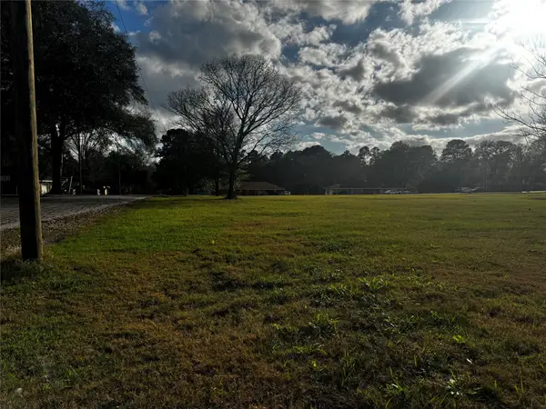 2203 Shannon Drive, Huntsville, TX 77320