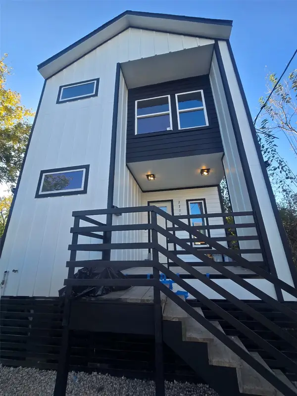 2207 Des Chaumes Street, Houston, TX 77026