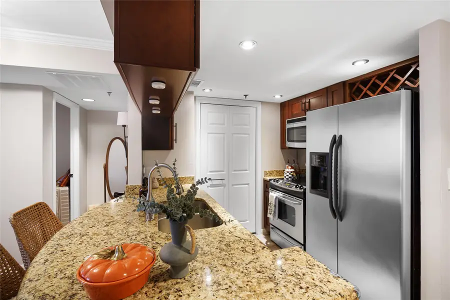 3525 S Sage Road #1612, Houston, TX 77056 - Image #3