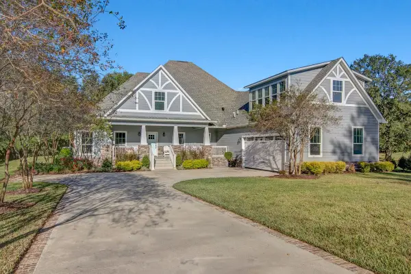 8490 Thomas Drive, Orange, TX 77630