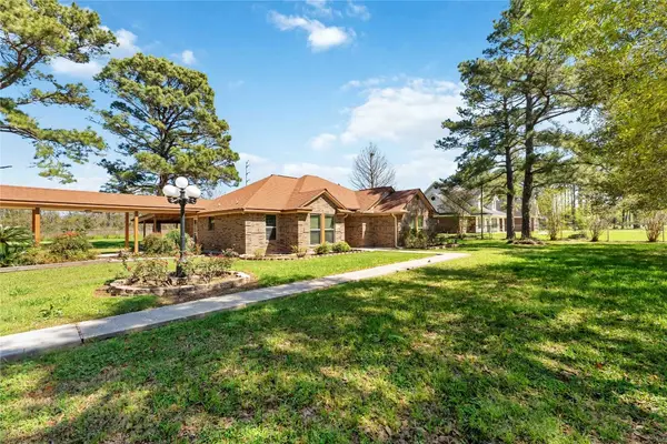 111 Commerce Lane, Highlands, TX 77562