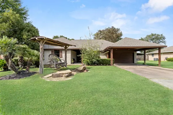 2522 10th Street, Port Neches, TX 77651