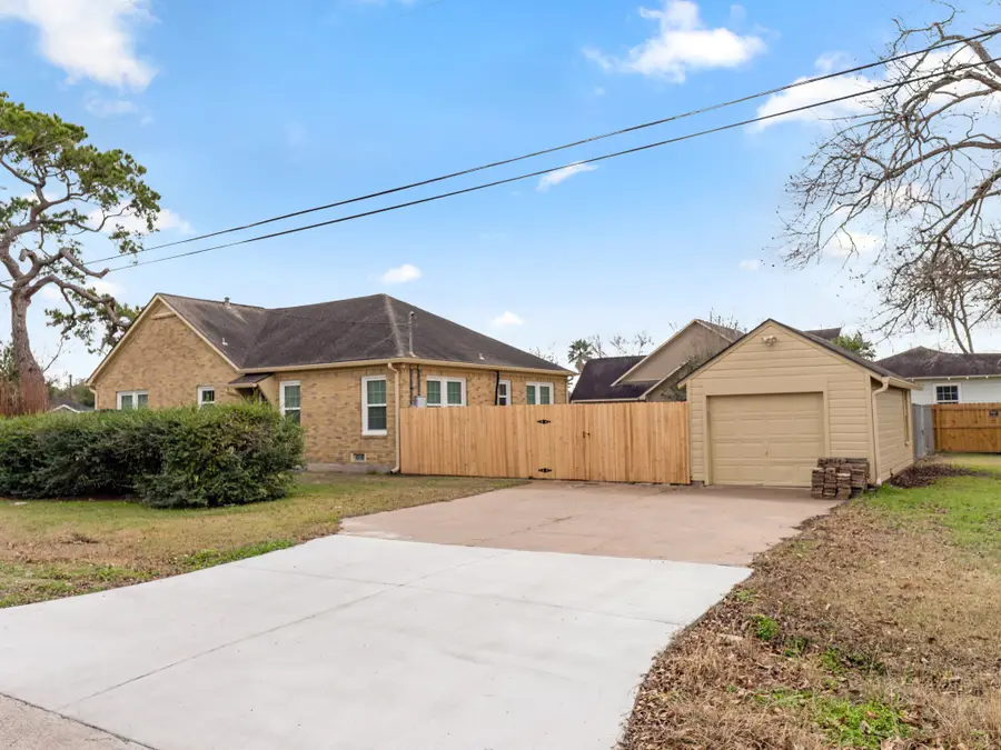 2500 Avenue E, Bay City, TX 77414 - Image #3