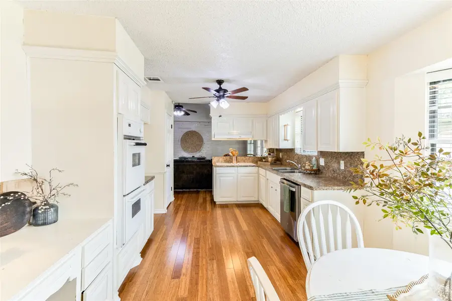 309 Petunia Street, Lake Jackson, TX 77566 - Image #3