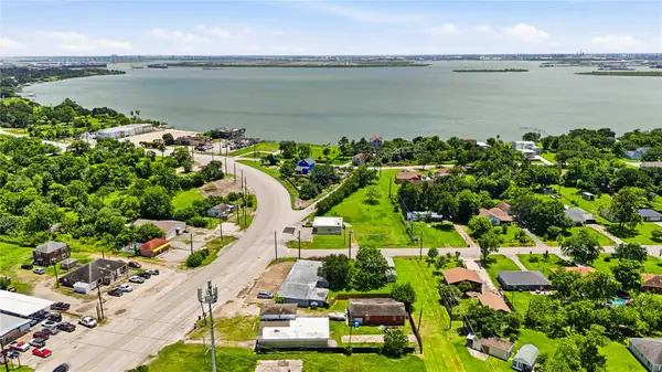 6105 Bayway Drive, Baytown, TX 77520