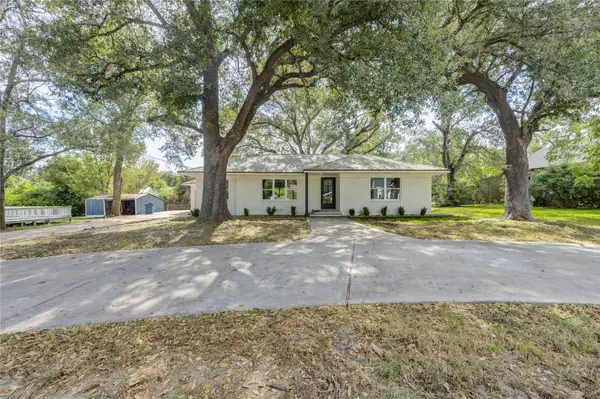 713 S Holland Street, Bellville, TX 77418