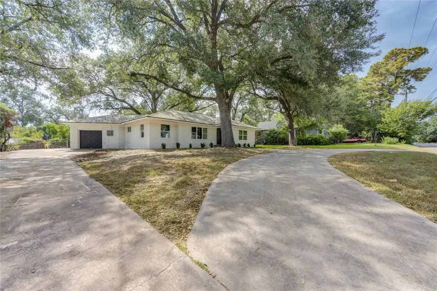 713 S Holland Street, Bellville, TX 77418 - #3