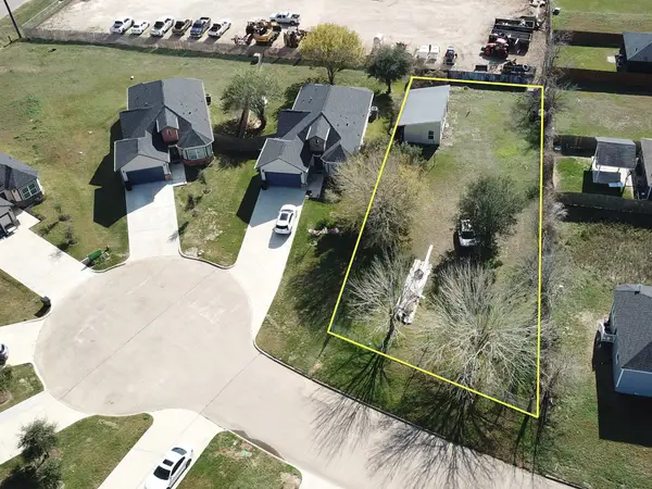 3 Donna Court, Brookshire, TX 77423