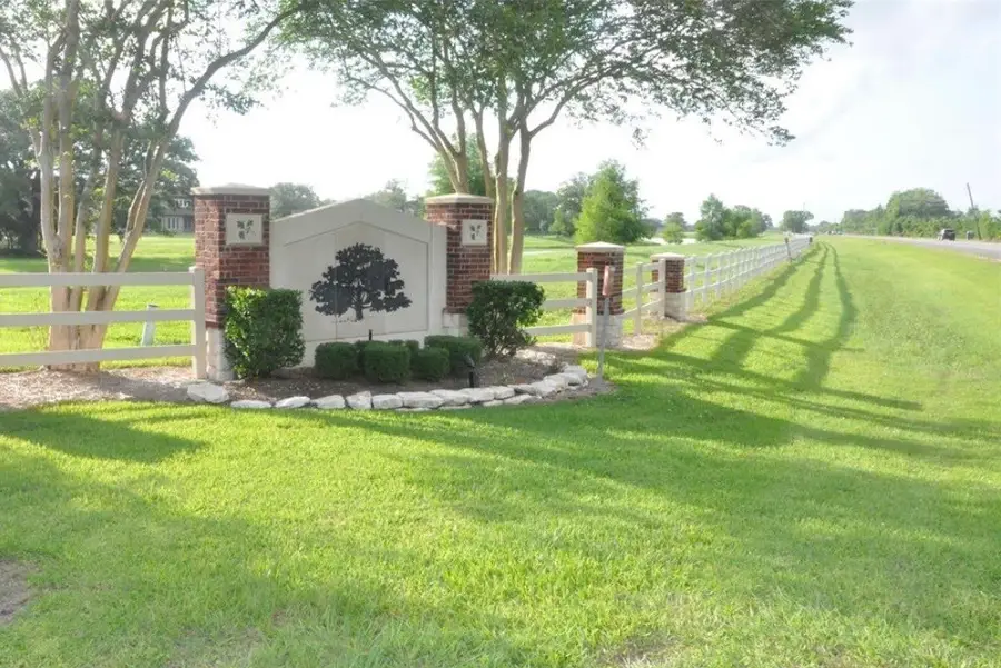 302 Lakeland Circle, Rosharon, TX 77583 - #2