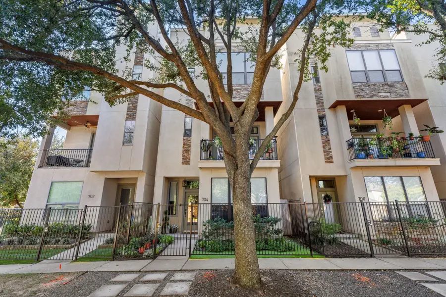 704 W 8th Street, Houston, TX 77007 - Image #2