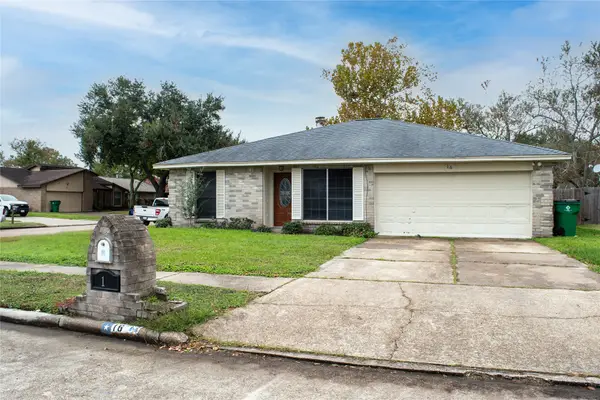 16 Wagon Lane Loop, Angleton, TX 77515