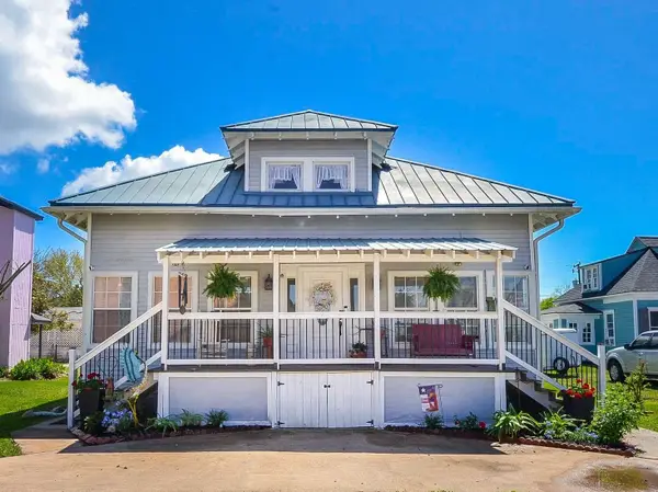 205 Main Street, Palacios, TX 77465