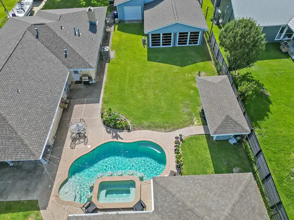 9926 Ocean Drive, Beach City, TX 77523
