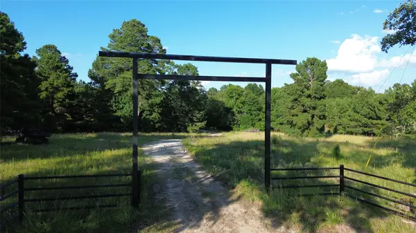 511 County Road 112, Elkhart, TX 75839