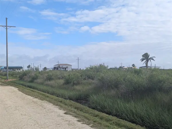 1102 Gulf Supply Road, Gilchrist, TX 77617