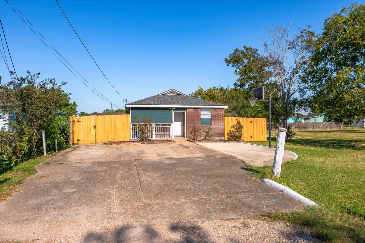2713 Avenue C, Dickinson, TX 77539 - #1
