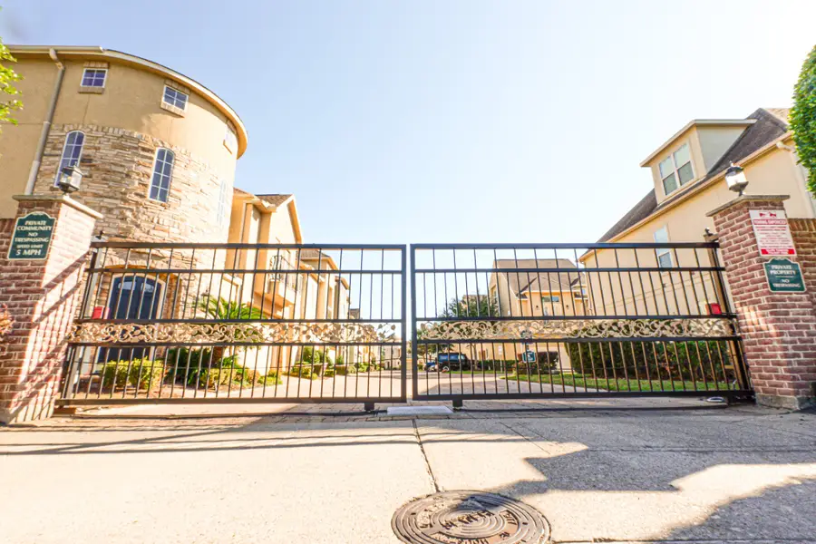 1314 Sherwood Springs Lane, Houston, TX 77043 - Image #3