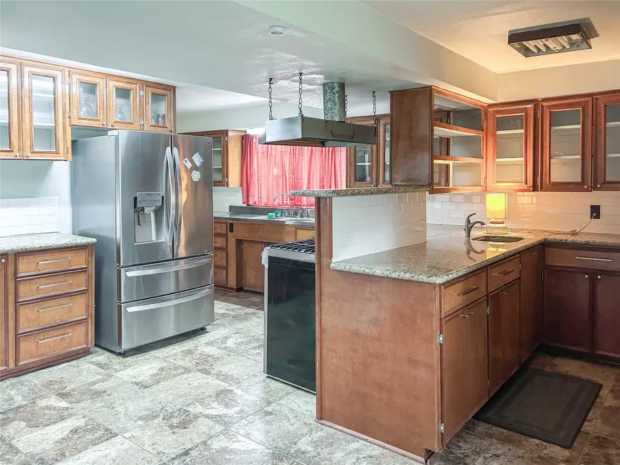 530 Circle Way, Lake Jackson, TX 77566 - Image #3