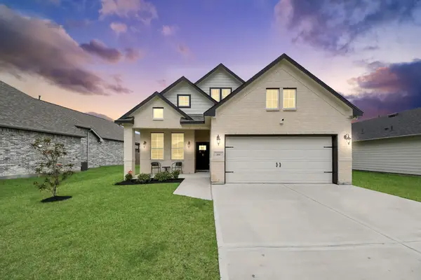 111 Alder Loop, Anahuac, TX 77514