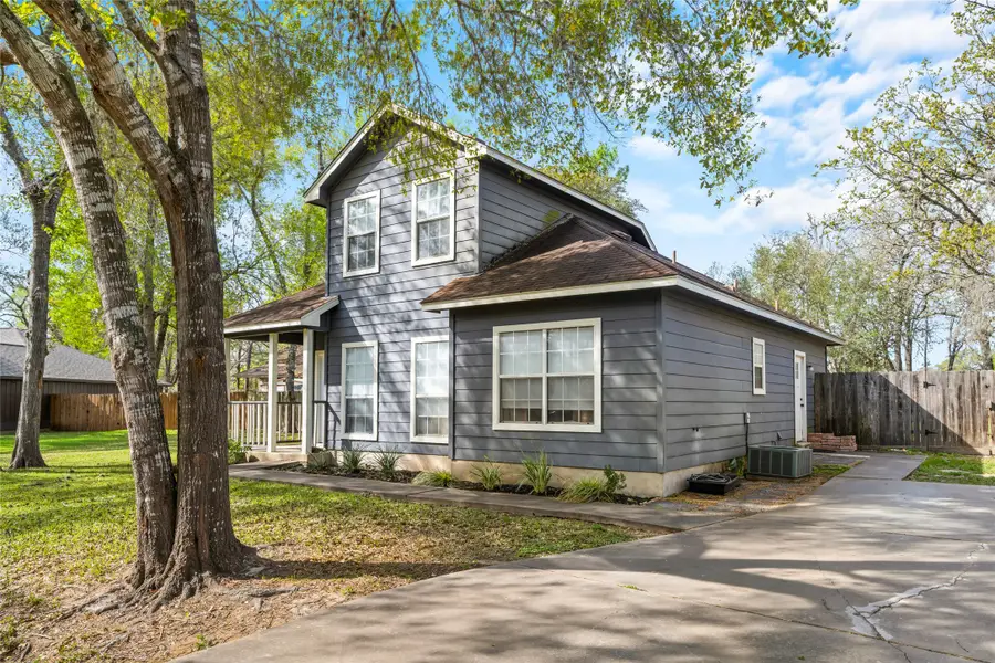 301 Buckeye Trail, La Grange, TX 78945 - #3