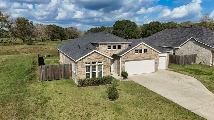 422 Wellshire Drive, West Columbia, TX 77486 - Image #2