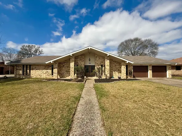 3160 Galewood Lane, Port Neches, TX 77651