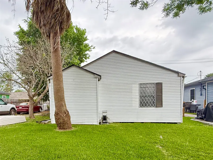 417 S Kansas Street, La Porte, TX 77571 - #2
