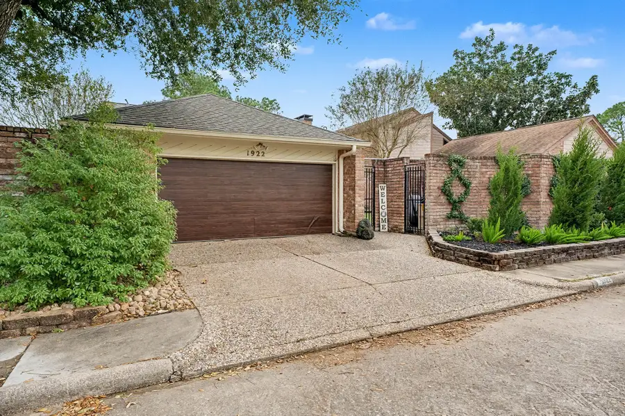 1922 Pepper Hill Way, Houston, TX 77058 - Image #2