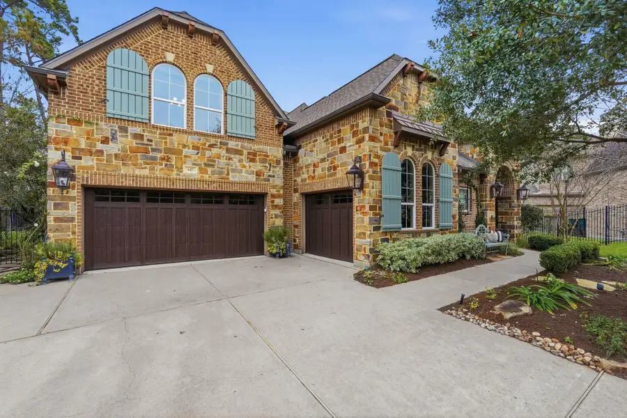 147 W Valera Ridge Place, The Woodlands, TX 77389 - Image #2