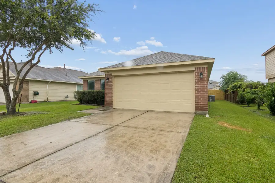 7811 Adonis Avenue, Baytown, TX 77521 - #2