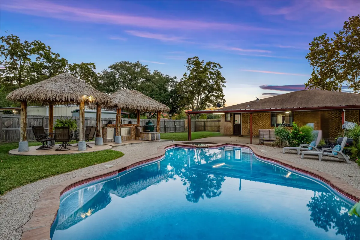 322 E Houston Street, Highlands, TX 77562 - Image #1