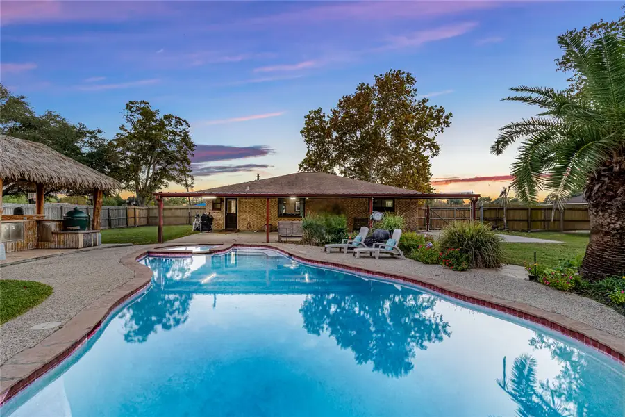 322 E Houston Street, Highlands, TX 77562 - Image #3