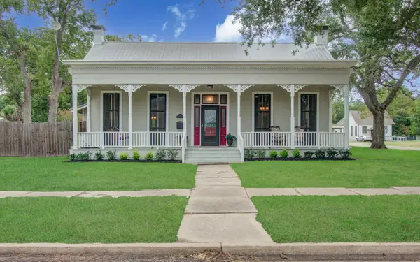 502 S College Street, Weimar, TX 78962