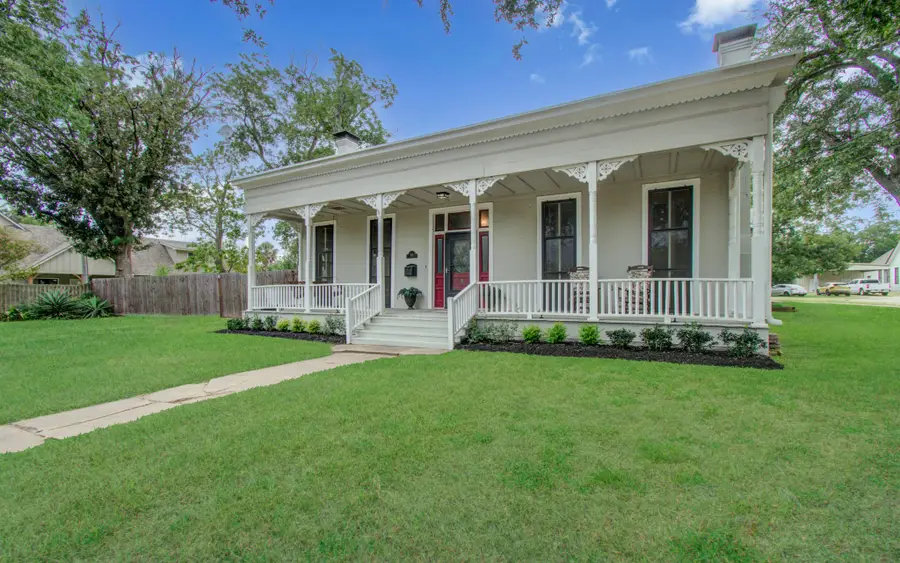 502 S College Street, Weimar, TX 78962 - #2