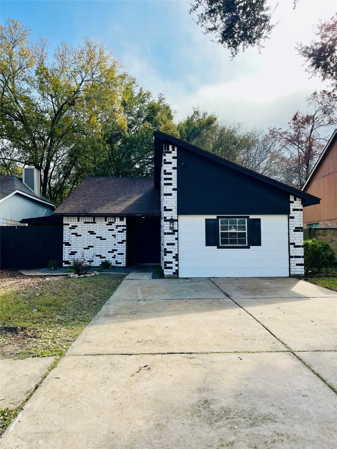 30 Crestbriar Court, Baytown, TX 77521 - Image #1