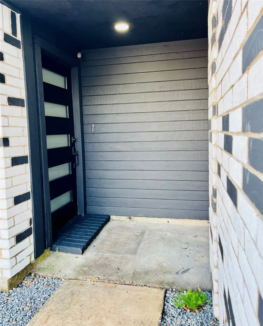 30 Crestbriar Court, Baytown, TX 77521 - Image #2