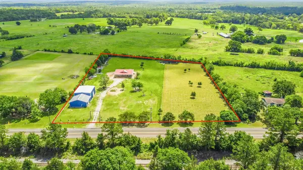 912 Fm 405, Huntsville, TX 77320