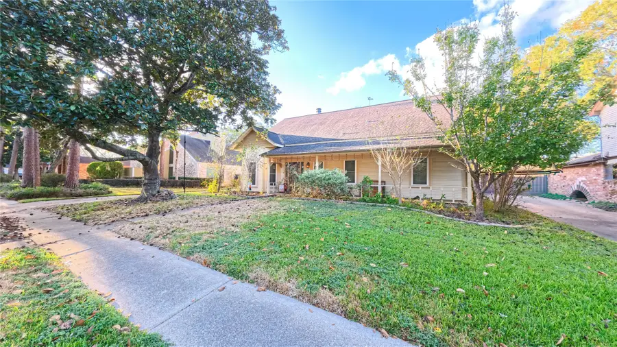 1015 Woodhorn Drive, Houston, TX 77062 - Image #2