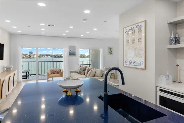 401 Lakeside Lane #308, Nassau Bay, TX 77058