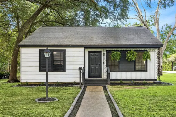 2423 Meadow Lane, La Marque, TX 77568