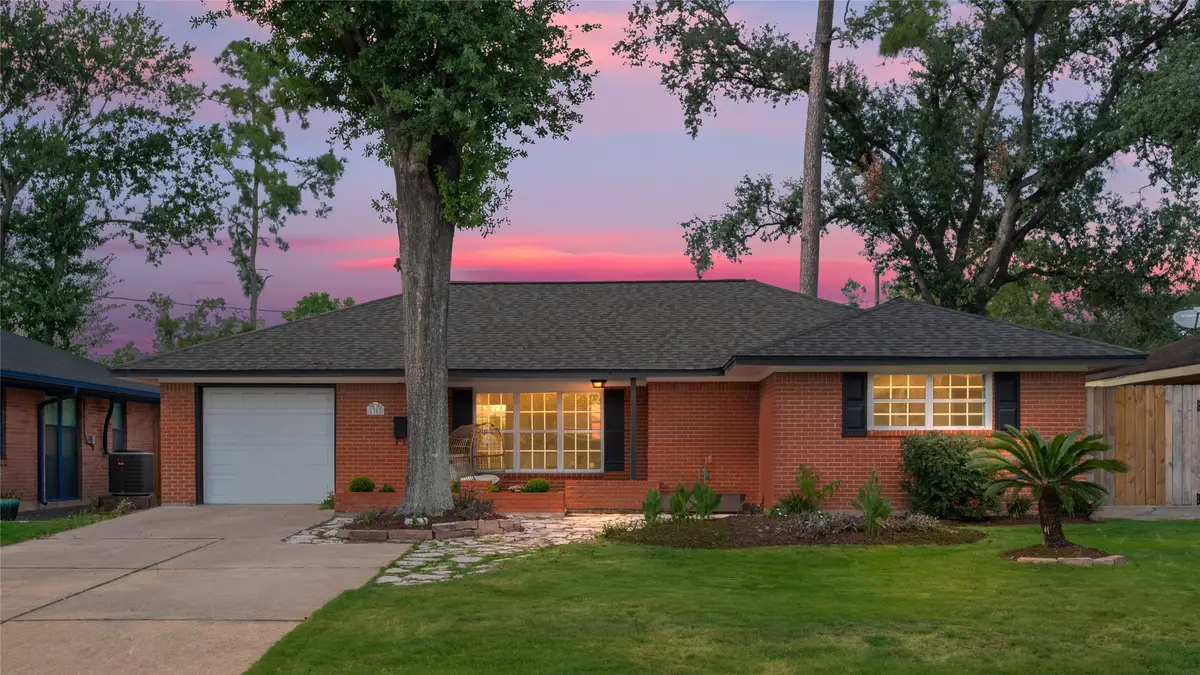 2302 Hewitt Drive, Houston, TX 77018 - Image #1