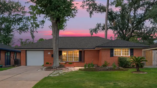 2302 Hewitt Drive, Houston, TX 77018