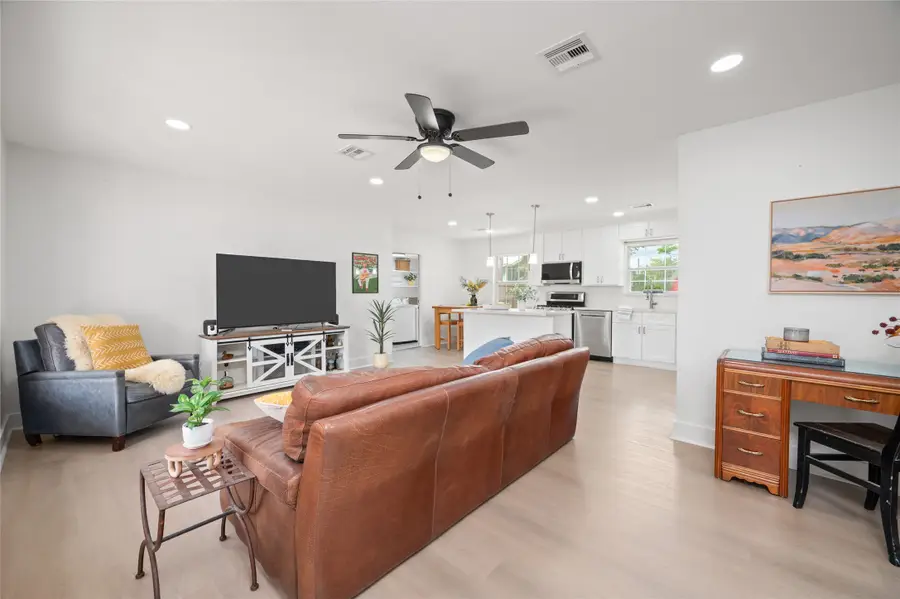 2302 Hewitt Drive, Houston, TX 77018 - Image #2