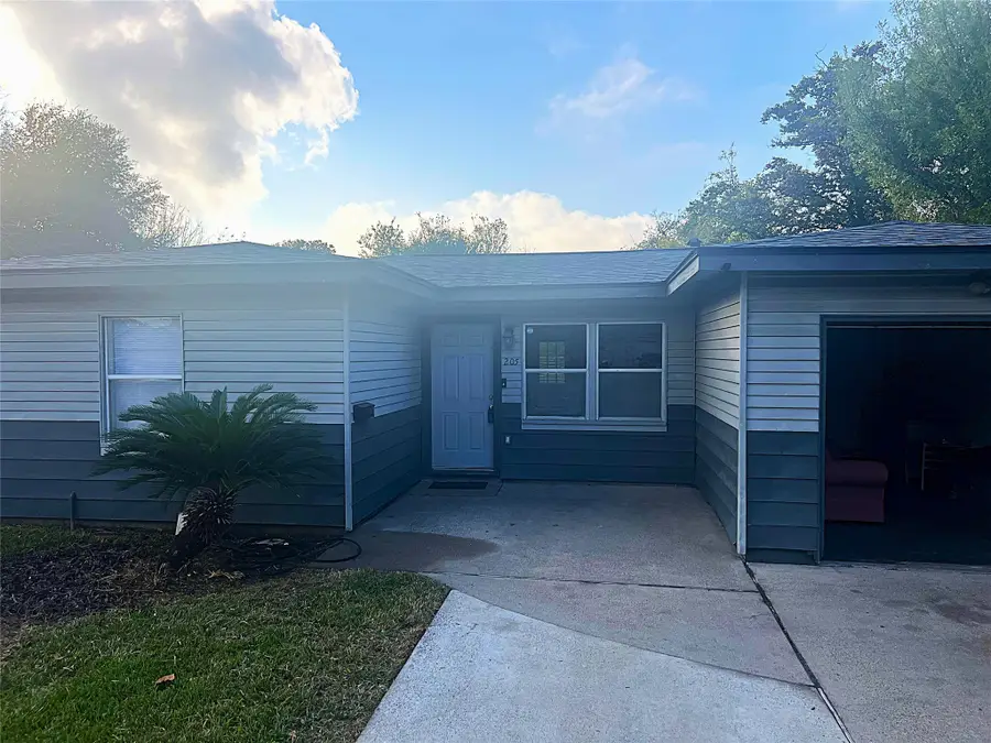 205 N Logan Street, Texas City, TX 77590 - Image #3