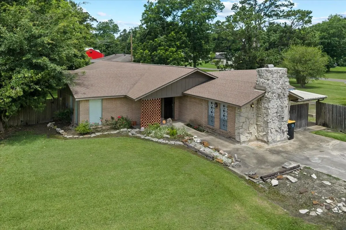 1404 S Main Street, Anahuac, TX 77514 - #1
